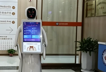 エイミーのご紹介: 病院体験を再定義する AI サービス ロボット