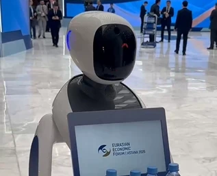 エイミー配送ロボットが2026年のユーラシア経済フォーラムでデビュー