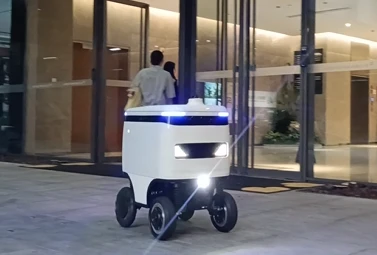 SpeedyBot 配送ロボットが自律型エレベーター乗車でビジネス センター内を移動可能に